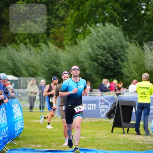 30.08.2026 - Elbe Triathlon Hamburg LAZAROV Photography http://msf.ph/oto/10049213 30.08.2026 10:35:18 Ziel 251, 262 meine-sportfotos.de