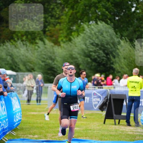 30.08.2026 - Elbe Triathlon Hamburg LAZAROV Photography http://msf.ph/oto/10049219 30.08.2026 10:35:18 Ziel 251, 262 meine-sportfotos.de