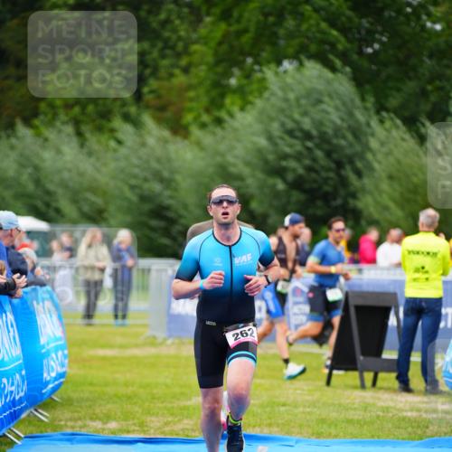 30.08.2026 - Elbe Triathlon Hamburg LAZAROV Photography http://msf.ph/oto/10049228 30.08.2026 10:35:18 Ziel 251, 262 meine-sportfotos.de