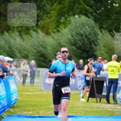 30.08.2026 - Elbe Triathlon Hamburg LAZAROV Photography http://msf.ph/oto/10049236 30.08.2026 10:35:18 Ziel 251, 262 meine-sportfotos.de