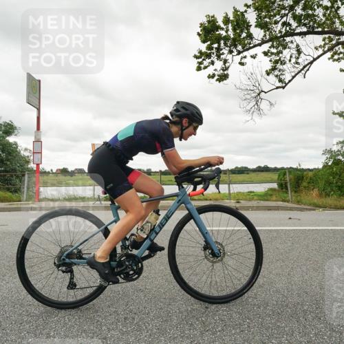 30.08.2026 - Elbe Triathlon Hamburg Michael Burmester http://msf.ph/oto/10049237 30.08.2026 15:30:10 Radfahren  meine-sportfotos.de
