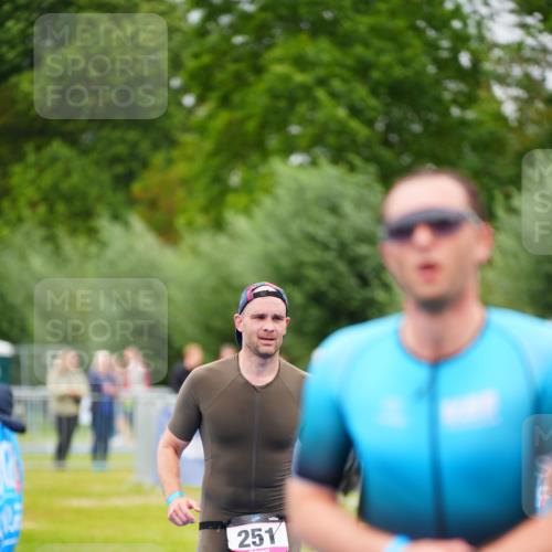 30.08.2026 - Elbe Triathlon Hamburg LAZAROV Photography http://msf.ph/oto/10049274 30.08.2026 10:35:21 Ziel 251, 262, 325 meine-sportfotos.de