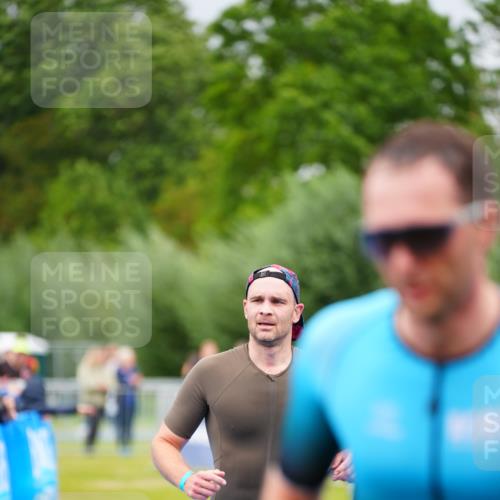 30.08.2026 - Elbe Triathlon Hamburg LAZAROV Photography http://msf.ph/oto/10049279 30.08.2026 10:35:22 Ziel 251, 262, 325 meine-sportfotos.de