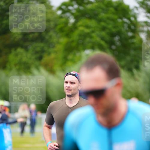 30.08.2026 - Elbe Triathlon Hamburg LAZAROV Photography http://msf.ph/oto/10049284 30.08.2026 10:35:22 Ziel 251, 262, 325 meine-sportfotos.de