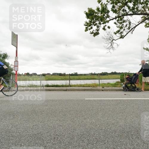 30.08.2026 - Elbe Triathlon Hamburg Michael Burmester http://msf.ph/oto/10049295 30.08.2026 15:30:31 Radfahren  meine-sportfotos.de