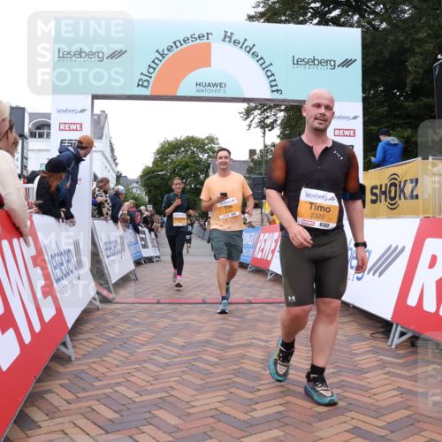 30.08.2026 - Blankeneser Heldenlauf Lena Gebhardt http://msf.ph/oto/10049333 30.08.2026 11:56:33 Ziel 2182, 2262, 2263, 2322, 2473 meine-sportfotos.de