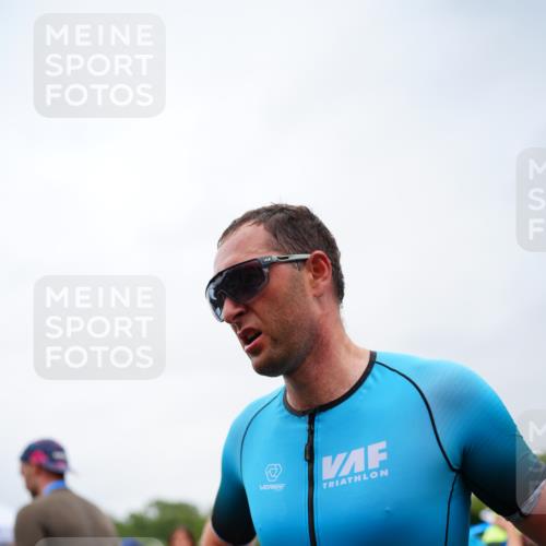 30.08.2026 - Elbe Triathlon Hamburg LAZAROV Photography http://msf.ph/oto/10049366 30.08.2026 10:35:35 Ziel  meine-sportfotos.de