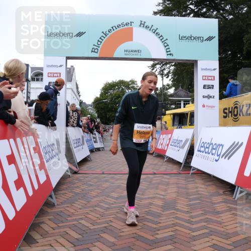 30.08.2026 - Blankeneser Heldenlauf Lena Gebhardt http://msf.ph/oto/10049386 30.08.2026 11:56:36 Ziel 2182, 2262, 2263, 2322, 2473, 4206 meine-sportfotos.de