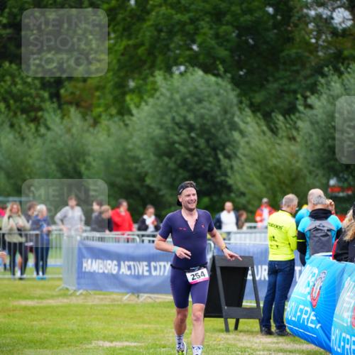 30.08.2026 - Elbe Triathlon Hamburg LAZAROV Photography http://msf.ph/oto/10049390 30.08.2026 10:35:53 Ziel 254, 366 meine-sportfotos.de