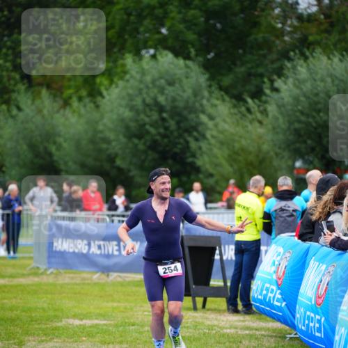 30.08.2026 - Elbe Triathlon Hamburg LAZAROV Photography http://msf.ph/oto/10049394 30.08.2026 10:35:53 Ziel 254, 366 meine-sportfotos.de