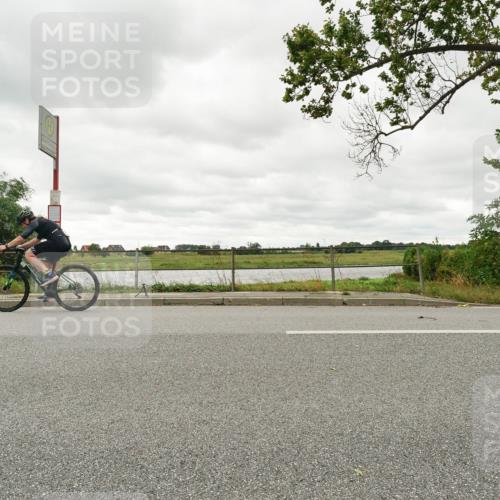 30.08.2026 - Elbe Triathlon Hamburg Michael Burmester http://msf.ph/oto/10049486 30.08.2026 15:32:27 Radfahren  meine-sportfotos.de