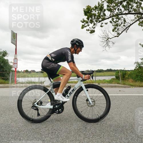30.08.2026 - Elbe Triathlon Hamburg Michael Burmester http://msf.ph/oto/10049551 30.08.2026 15:33:23 Radfahren  meine-sportfotos.de