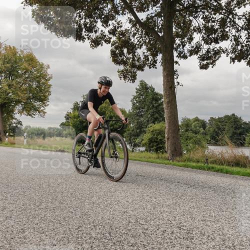 30.08.2026 - Elbe Triathlon Hamburg Michael Burmester http://msf.ph/oto/10049643 30.08.2026 09:52:35 Radfahren 389, 425, 439, 668, 739, 811, 889, 903 meine-sportfotos.de