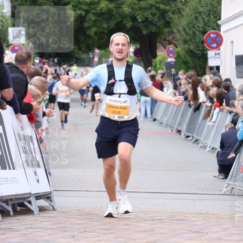 30.08.2026 - Blankeneser Heldenlauf Lena Gebhardt http://msf.ph/oto/10049712 30.08.2026 11:57:25 Ziel 2059 meine-sportfotos.de