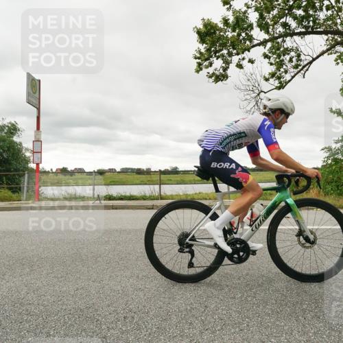 30.08.2026 - Elbe Triathlon Hamburg Michael Burmester http://msf.ph/oto/10049826 30.08.2026 15:38:08 Radfahren  meine-sportfotos.de