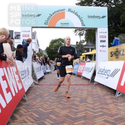 30.08.2026 - Blankeneser Heldenlauf Lena Gebhardt http://msf.ph/oto/10049837 30.08.2026 11:57:44 Ziel 2239, 2574, 2575, 2713 meine-sportfotos.de