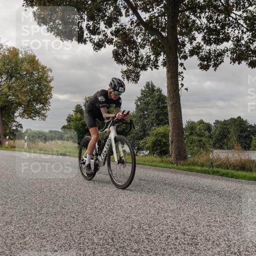 30.08.2026 - Elbe Triathlon Hamburg Michael Burmester http://msf.ph/oto/10049839 30.08.2026 09:55:21 Radfahren 457, 488, 528, 534, 628, 633, 933, 939, 961, 967 meine-sportfotos.de