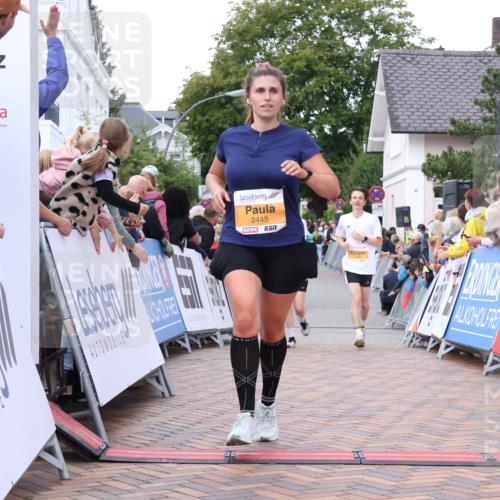 30.08.2026 - Blankeneser Heldenlauf Lena Gebhardt http://msf.ph/oto/10050002 30.08.2026 11:58:04 Ziel 2228, 2230, 2443 meine-sportfotos.de