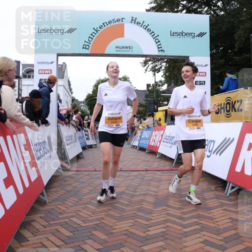 30.08.2026 - Blankeneser Heldenlauf Lena Gebhardt http://msf.ph/oto/10050053 30.08.2026 11:58:09 Ziel 2228, 2230, 2443, 2560 meine-sportfotos.de