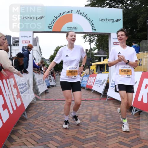 30.08.2026 - Blankeneser Heldenlauf Lena Gebhardt http://msf.ph/oto/10050061 30.08.2026 11:58:09 Ziel 2228, 2230, 2443, 2560 meine-sportfotos.de