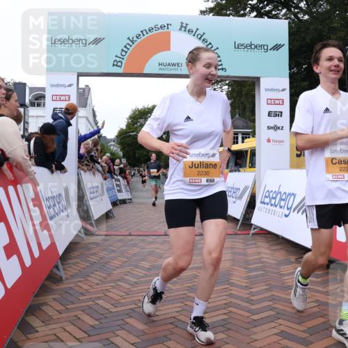 30.08.2026 - Blankeneser Heldenlauf Lena Gebhardt http://msf.ph/oto/10050072 30.08.2026 11:58:10 Ziel 2228, 2230, 2443, 2560 meine-sportfotos.de