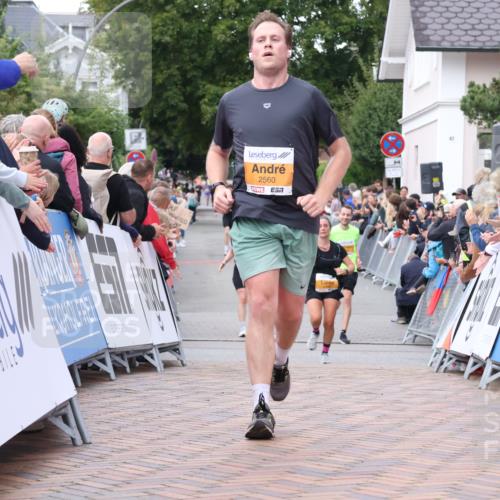 30.08.2026 - Blankeneser Heldenlauf Lena Gebhardt http://msf.ph/oto/10050083 30.08.2026 11:58:11 Ziel 2228, 2230, 2443, 2560 meine-sportfotos.de