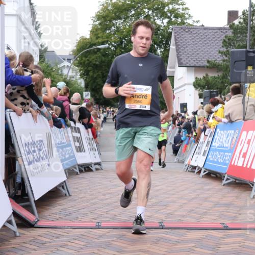 30.08.2026 - Blankeneser Heldenlauf Lena Gebhardt http://msf.ph/oto/10050091 30.08.2026 11:58:12 Ziel 2228, 2230, 2443, 2560 meine-sportfotos.de