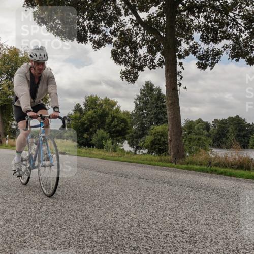 30.08.2026 - Elbe Triathlon Hamburg Michael Burmester http://msf.ph/oto/10050151 30.08.2026 09:58:16 Radfahren 404, 429, 585, 590, 603, 701, 722, 897 meine-sportfotos.de