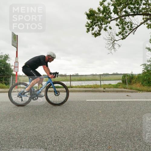 30.08.2026 - Elbe Triathlon Hamburg Michael Burmester http://msf.ph/oto/10050204 30.08.2026 15:41:59 Radfahren  meine-sportfotos.de