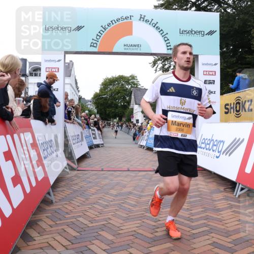 30.08.2026 - Blankeneser Heldenlauf Lena Gebhardt http://msf.ph/oto/10050280 30.08.2026 11:58:27 Ziel 2298, 2306, 2633 meine-sportfotos.de