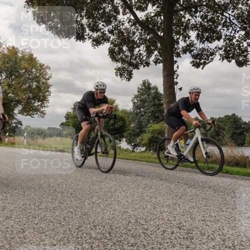 30.08.2026 - Elbe Triathlon Hamburg Michael Burmester http://msf.ph/oto/10050324 30.08.2026 10:00:02 Radfahren 394, 467, 697, 874, 900, 958 meine-sportfotos.de