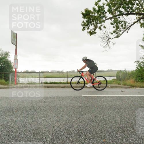 30.08.2026 - Elbe Triathlon Hamburg Michael Burmester http://msf.ph/oto/10050327 30.08.2026 15:44:19 Radfahren  meine-sportfotos.de