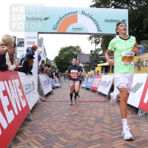 30.08.2026 - Blankeneser Heldenlauf Lena Gebhardt http://msf.ph/oto/10050381 30.08.2026 11:58:45 Ziel 2104, 2647, 2695, 2706 meine-sportfotos.de