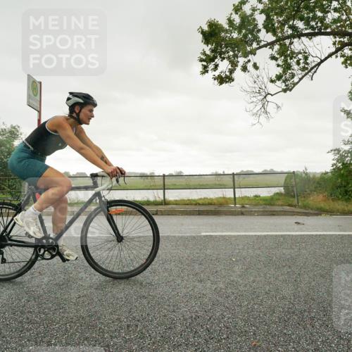 30.08.2026 - Elbe Triathlon Hamburg Michael Burmester http://msf.ph/oto/10050415 30.08.2026 15:45:22 Radfahren  meine-sportfotos.de