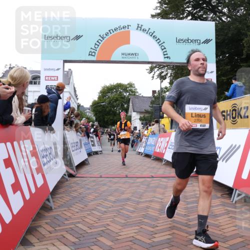 30.08.2026 - Blankeneser Heldenlauf Lena Gebhardt http://msf.ph/oto/10050421 30.08.2026 11:58:48 Ziel 2104, 2284, 2647, 2695, 2706, 4143, 4325 meine-sportfotos.de