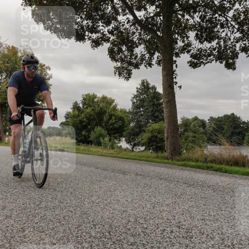 30.08.2026 - Elbe Triathlon Hamburg Michael Burmester http://msf.ph/oto/10050576 30.08.2026 10:03:57 Radfahren 521, 589, 805, 953 meine-sportfotos.de
