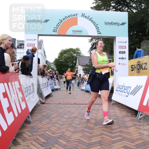 30.08.2026 - Blankeneser Heldenlauf Lena Gebhardt http://msf.ph/oto/10050644 30.08.2026 11:59:04 Ziel 2208, 2225, 2376, 2918, 2919 meine-sportfotos.de