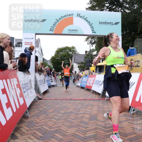30.08.2026 - Blankeneser Heldenlauf Lena Gebhardt http://msf.ph/oto/10050655 30.08.2026 11:59:05 Ziel 2208, 2225, 2376, 2688, 2689, 2918, 2919 meine-sportfotos.de