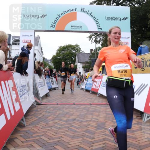 30.08.2026 - Blankeneser Heldenlauf Lena Gebhardt http://msf.ph/oto/10050701 30.08.2026 11:59:08 Ziel 2208, 2225, 2301, 2376, 2688, 2689 meine-sportfotos.de