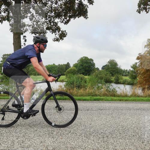 30.08.2026 - Elbe Triathlon Hamburg Michael Burmester http://msf.ph/oto/10050759 30.08.2026 09:46:32 Radfahren 412, 426, 460, 589, 675, 725, 818 meine-sportfotos.de
