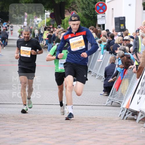 30.08.2026 - Blankeneser Heldenlauf Lena Gebhardt http://msf.ph/oto/10050904 30.08.2026 11:59:27 Ziel 2288, 2293, 2354, 2537, 4296 meine-sportfotos.de