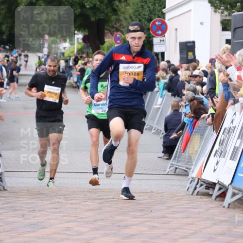 30.08.2026 - Blankeneser Heldenlauf Lena Gebhardt http://msf.ph/oto/10050916 30.08.2026 11:59:27 Ziel 2288, 2293, 2354, 2537, 4296 meine-sportfotos.de