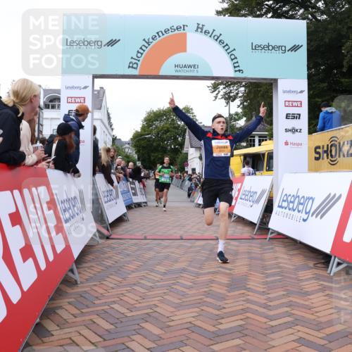 30.08.2026 - Blankeneser Heldenlauf Lena Gebhardt http://msf.ph/oto/10050944 30.08.2026 11:59:29 Ziel 2288, 2293, 2354, 2537, 4296 meine-sportfotos.de