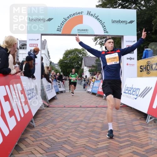 30.08.2026 - Blankeneser Heldenlauf Lena Gebhardt http://msf.ph/oto/10050953 30.08.2026 11:59:30 Ziel 2288, 2293, 2537, 2802, 4296 meine-sportfotos.de
