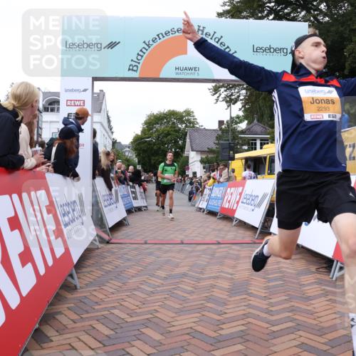 30.08.2026 - Blankeneser Heldenlauf Lena Gebhardt http://msf.ph/oto/10050962 30.08.2026 11:59:30 Ziel 2288, 2293, 2537, 2802, 4296 meine-sportfotos.de