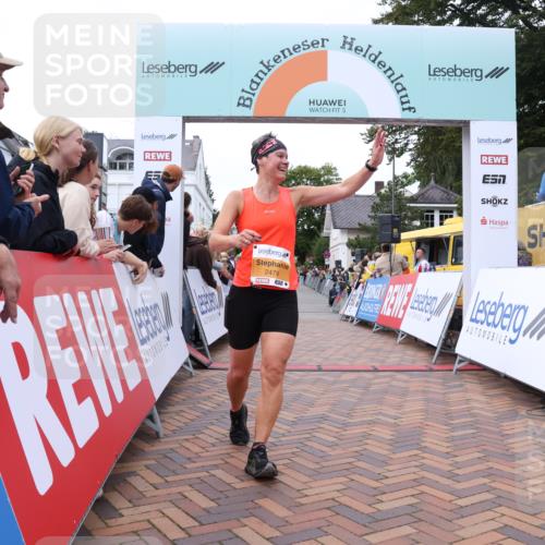 30.08.2026 - Blankeneser Heldenlauf Lena Gebhardt http://msf.ph/oto/10051043 30.08.2026 11:59:38 Ziel 2479, 2802, 4296 meine-sportfotos.de
