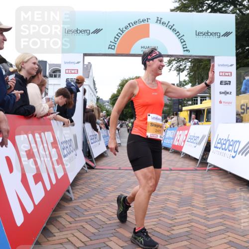30.08.2026 - Blankeneser Heldenlauf Lena Gebhardt http://msf.ph/oto/10051052 30.08.2026 11:59:39 Ziel 2479, 2802, 4296 meine-sportfotos.de