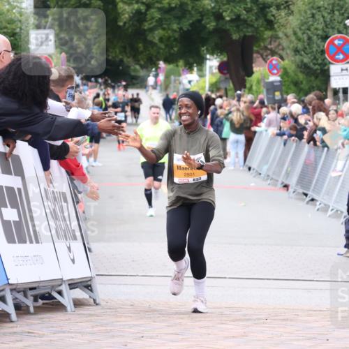 30.08.2026 - Blankeneser Heldenlauf Lena Gebhardt http://msf.ph/oto/10051062 30.08.2026 11:59:45 Ziel 2801 meine-sportfotos.de