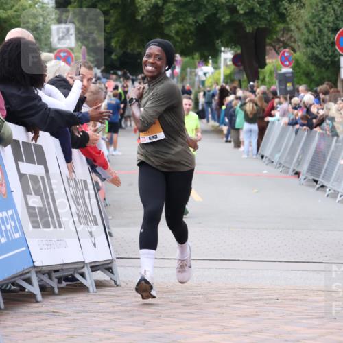 30.08.2026 - Blankeneser Heldenlauf Lena Gebhardt http://msf.ph/oto/10051078 30.08.2026 11:59:46 Ziel 2801 meine-sportfotos.de