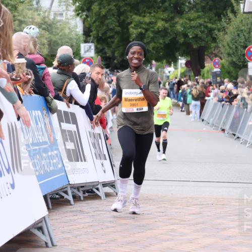 30.08.2026 - Blankeneser Heldenlauf Lena Gebhardt http://msf.ph/oto/10051086 30.08.2026 11:59:47 Ziel 2801 meine-sportfotos.de